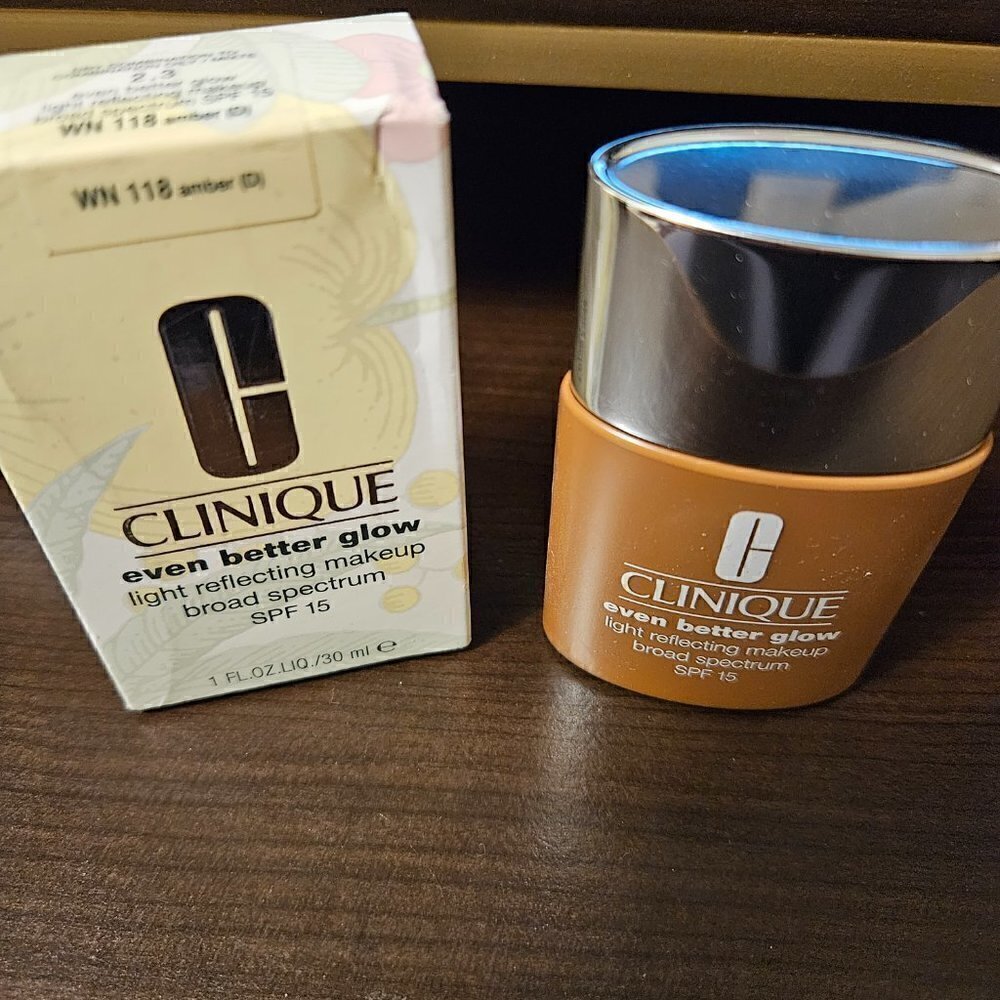 Clinique Even Better Glow Broad Spectrum SPF 15 Foundation WN 118 Amber (NIB)